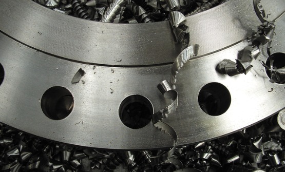 Trim extractor for packaging lines